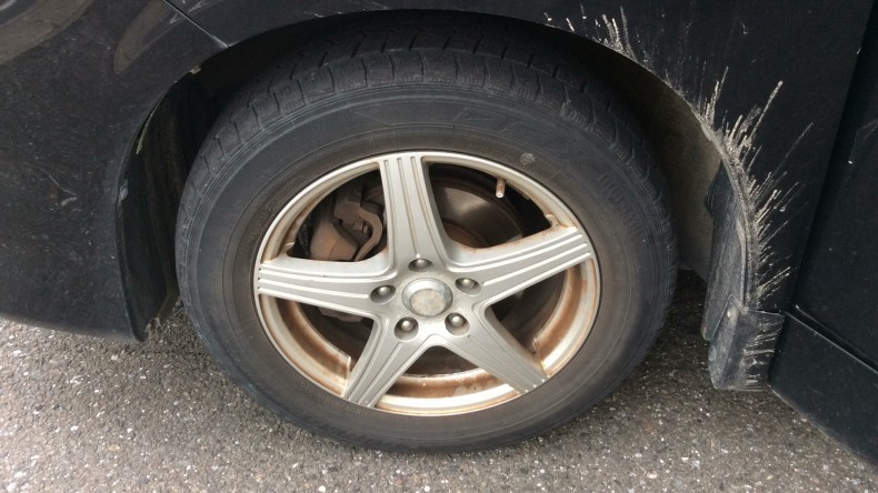 タイヤホイール前