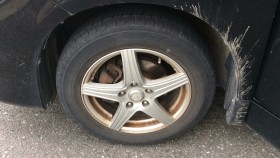 タイヤホイール前