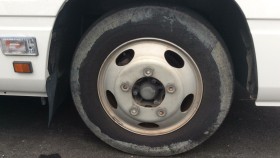 タイヤホイール前