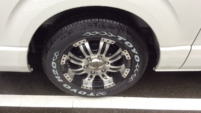 タイヤホイール前
