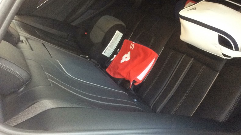 内装後方シート