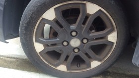 タイヤホイール前