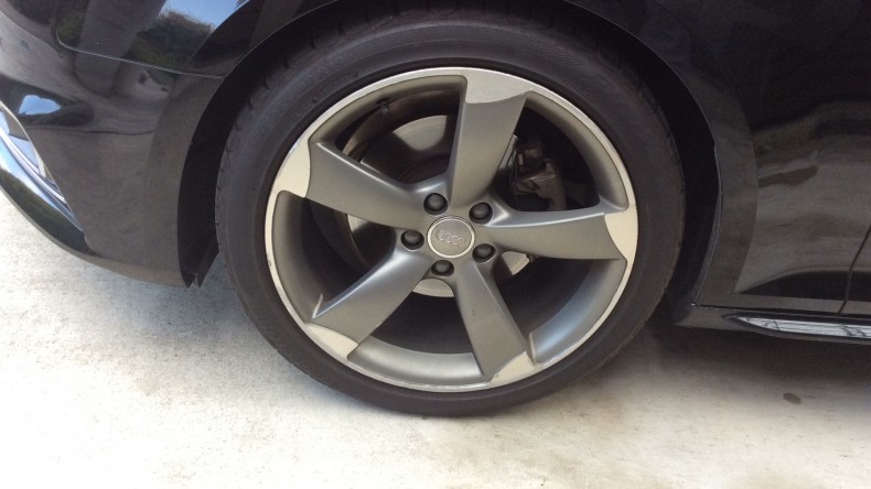 タイヤホイール前