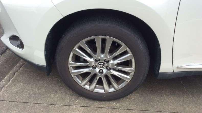 タイヤホイール前