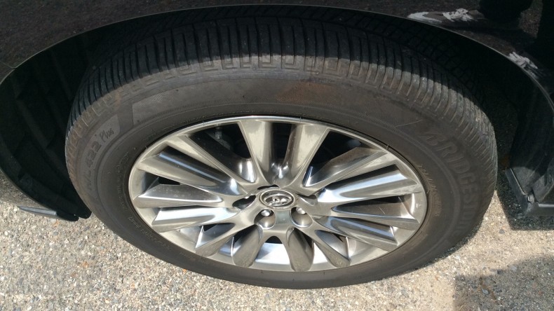 タイヤホイール前