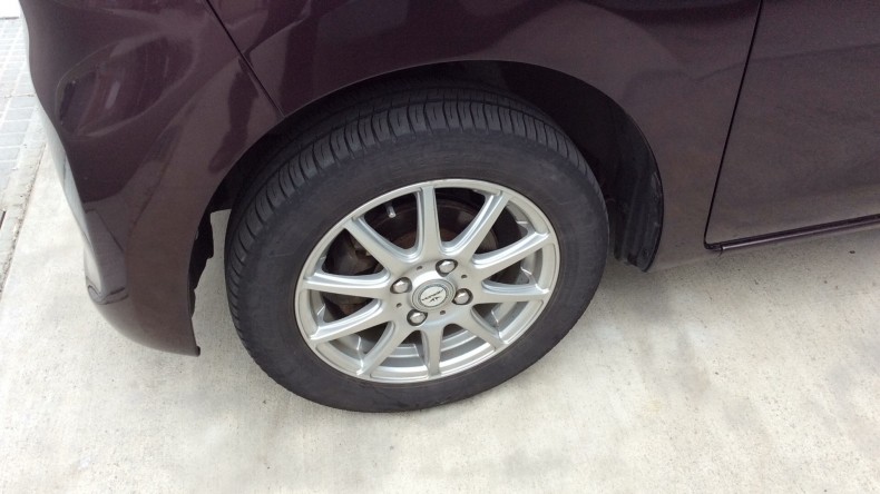 タイヤホイール前