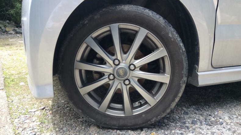 タイヤホイール前