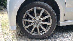 タイヤホイール前