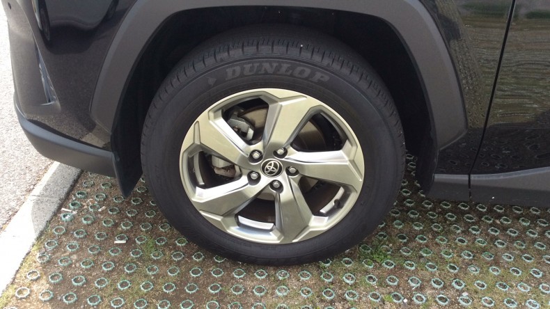 タイヤホイール前