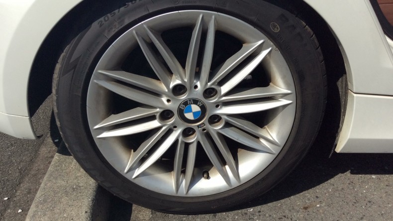 タイヤホイール前