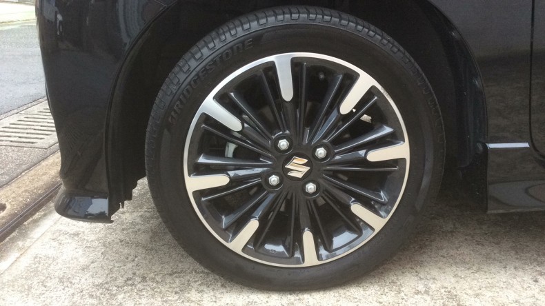 タイヤホイール前