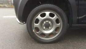 タイヤホイール前