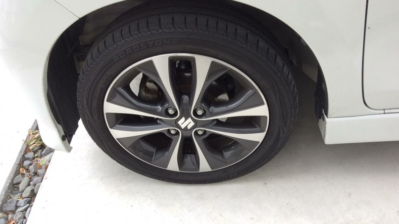 タイヤホイール前