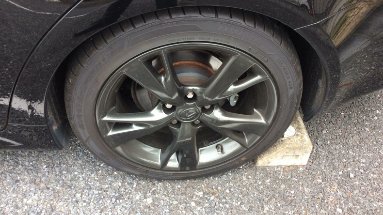 タイヤホイール前