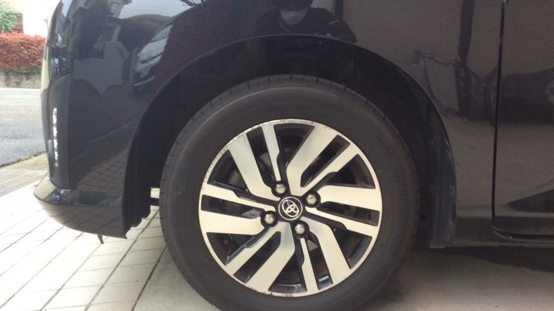 タイヤホイール前