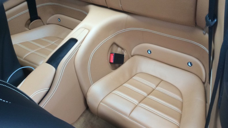 内装後方シート