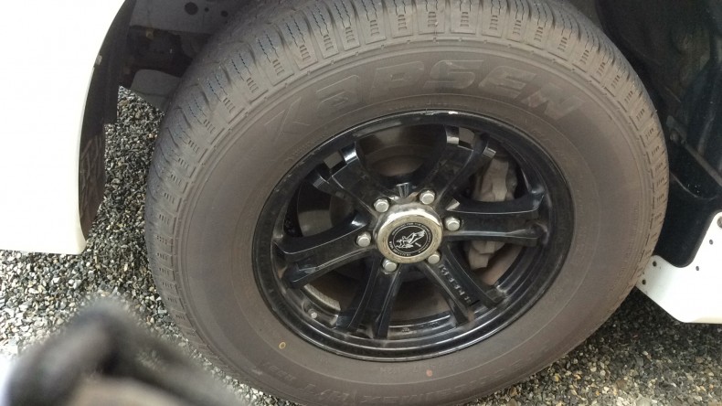 タイヤホイール前