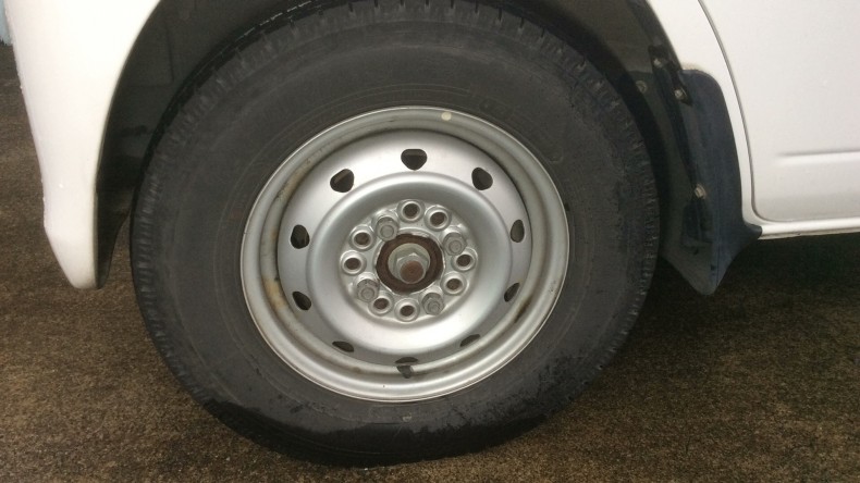 タイヤホイール前