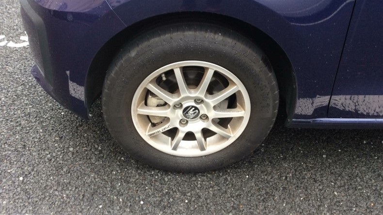 タイヤホイール前