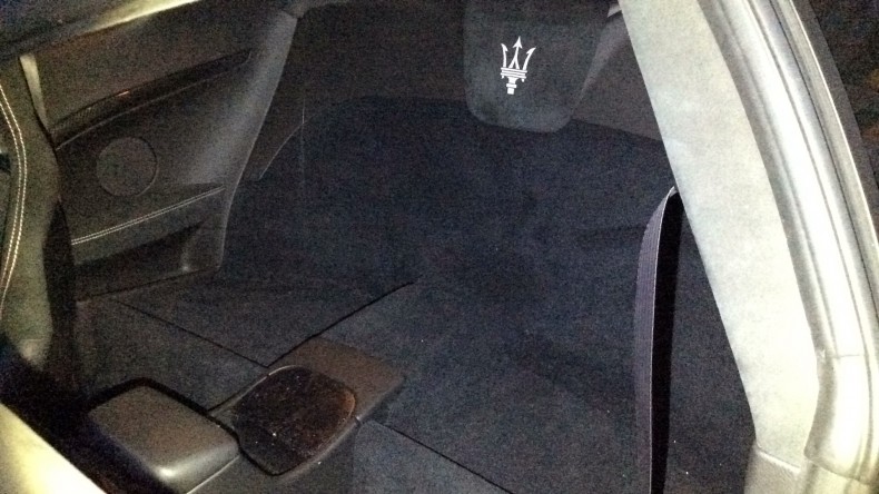 内装後方シート