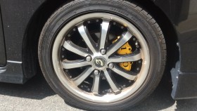 タイヤホイール前