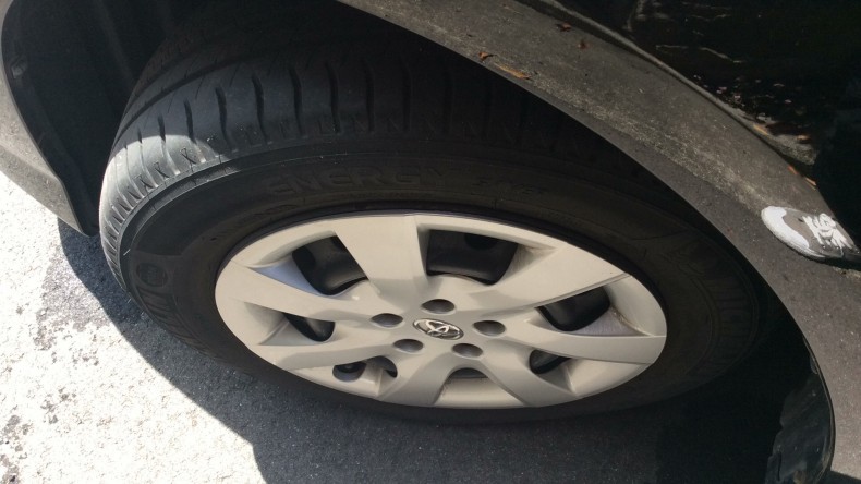 タイヤホイール前