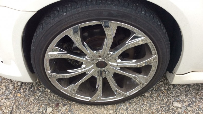 タイヤホイール前