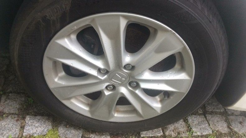 タイヤホイール前