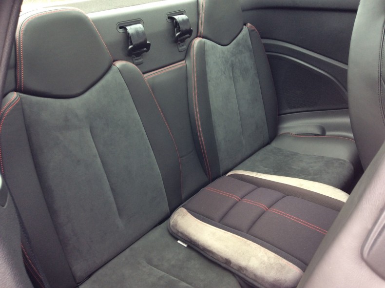 内装後方シート