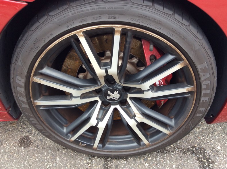 タイヤホイール前