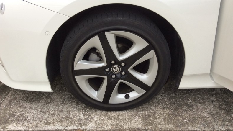 タイヤホイール前