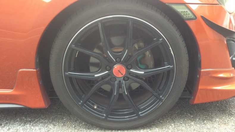 タイヤホイール前