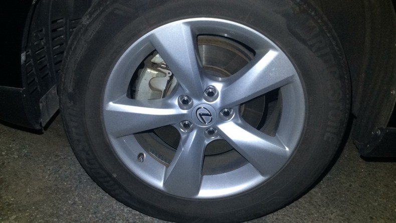 タイヤホイール前