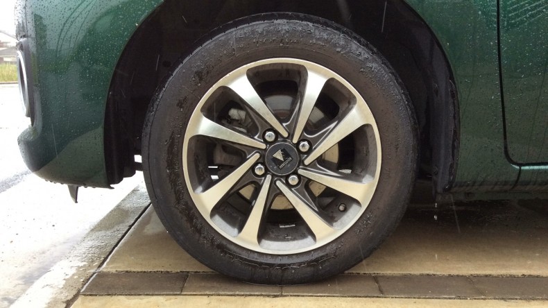 タイヤホイール前