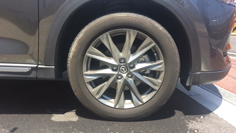 タイヤホイール前