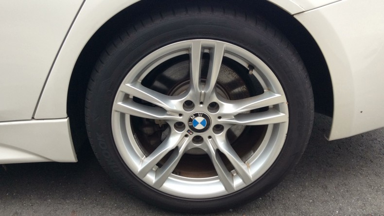 タイヤホイール前