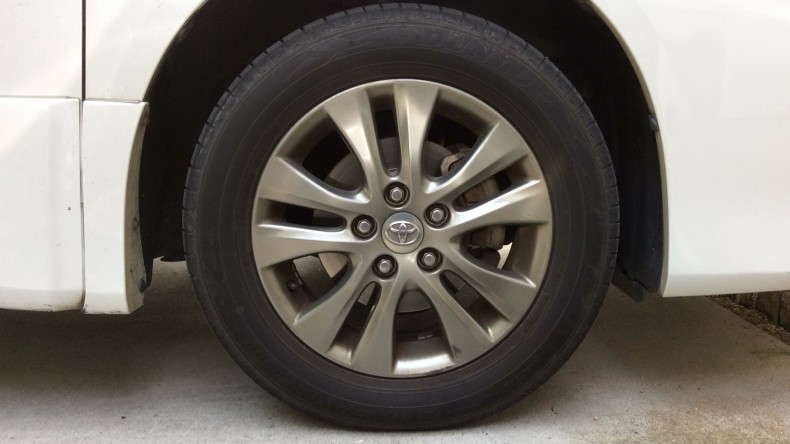 タイヤホイール前