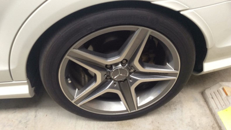 タイヤホイール前