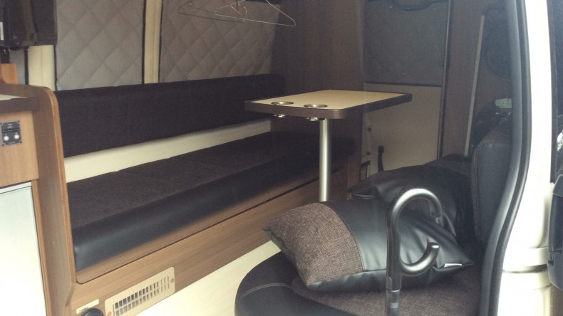 内装後方シート