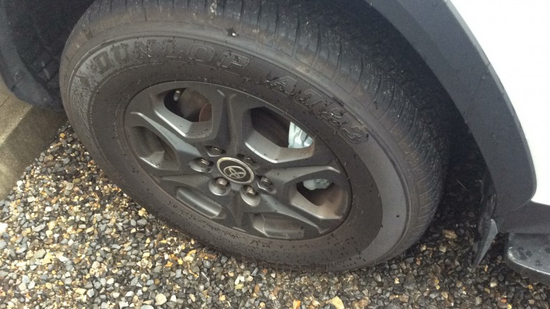 タイヤホイール前