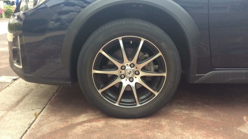 タイヤホイール前