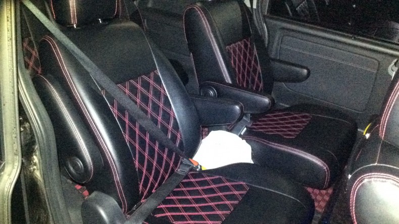 内装後方シート