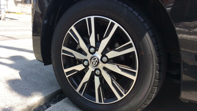 タイヤホイール前