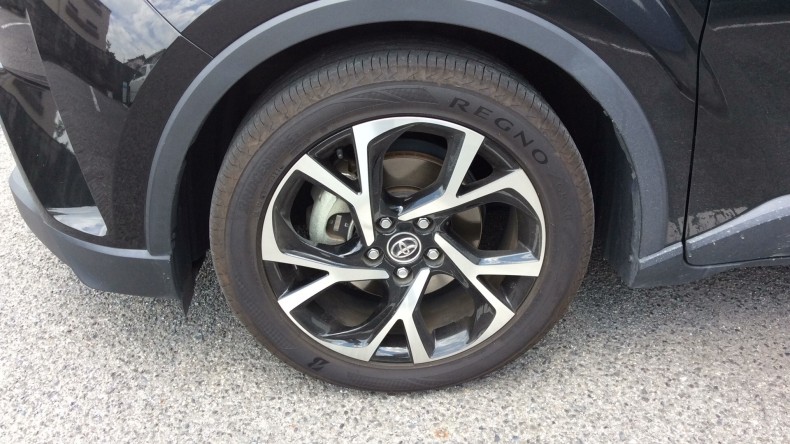 タイヤホイール前