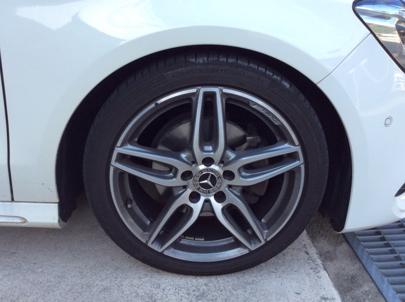 タイヤホイール前