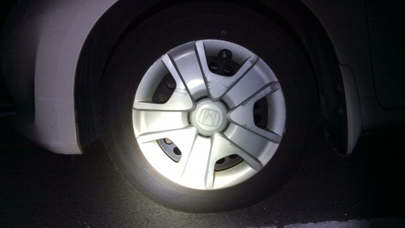 タイヤホイール前