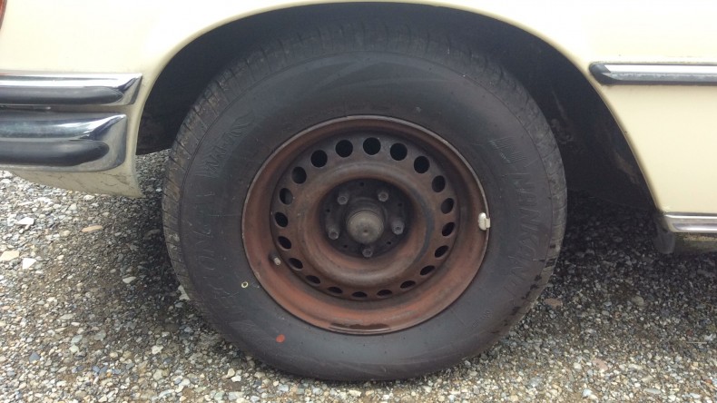 タイヤホイール前