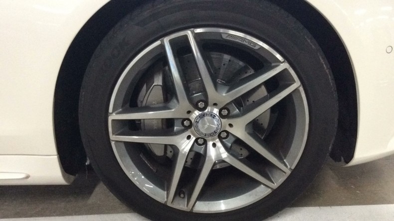 タイヤホイール前