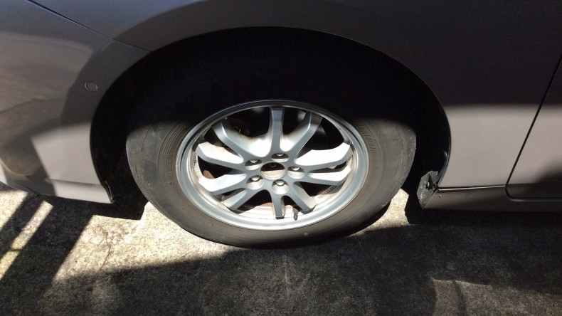 タイヤホイール前
