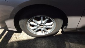 タイヤホイール前